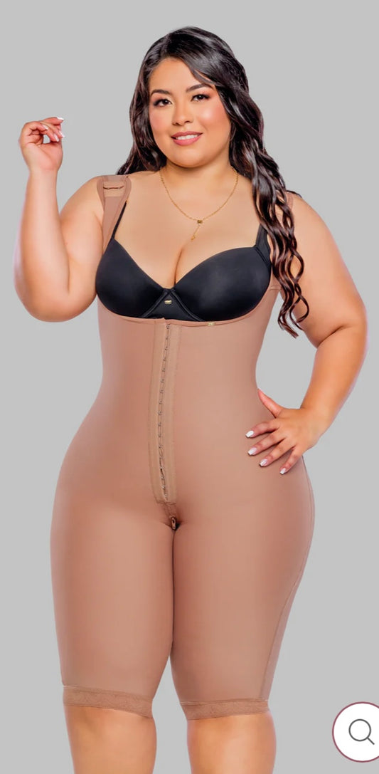 - Faja AFRODITA SMI7132 triple lifting invisible
- Vista trasera faja short ultrainvisible
- Faja talle alto encaje triple efecto lifting