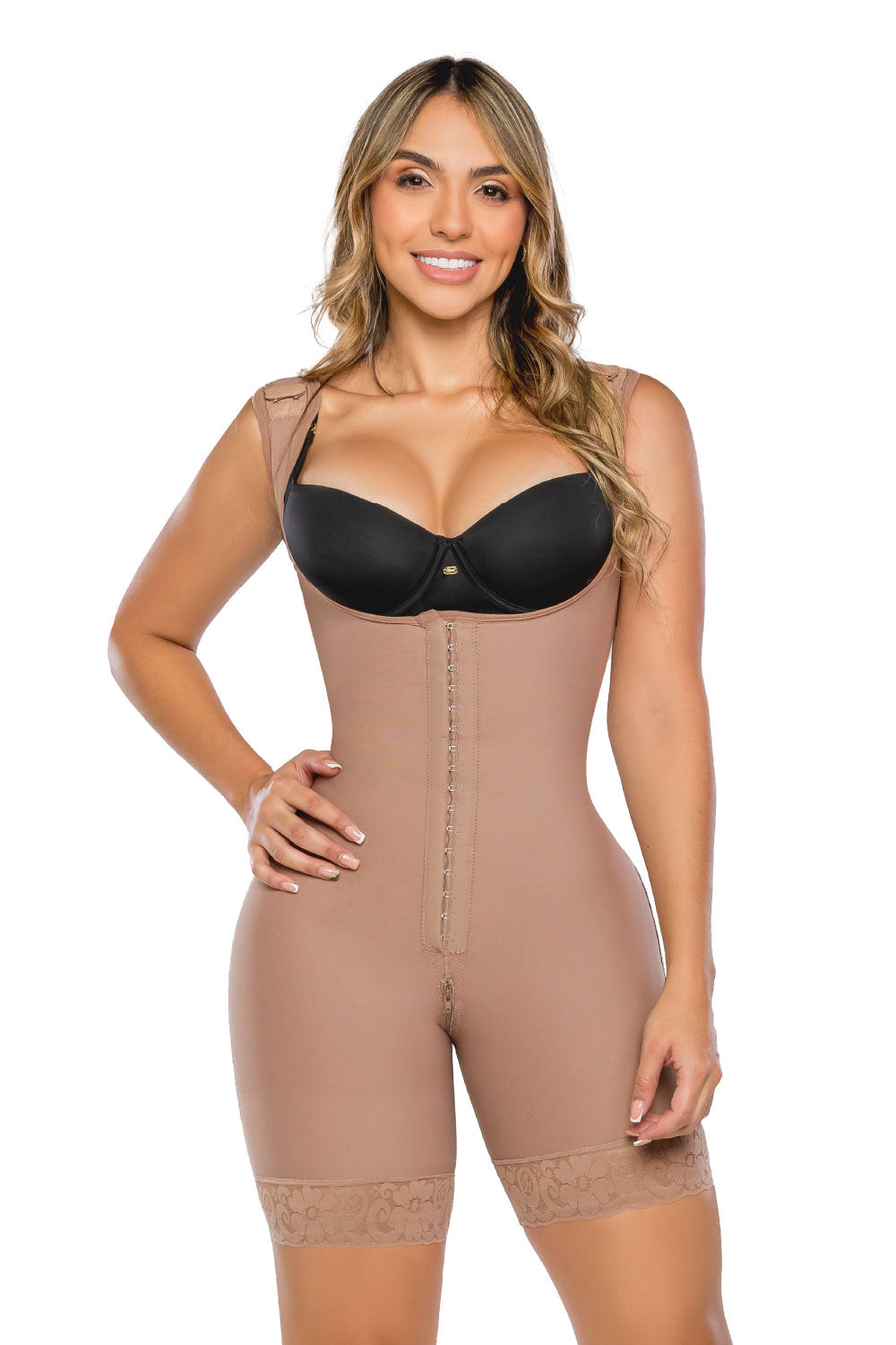 - Faja LA DIOSA SMI7131 triple lifting invisible
- Vista trasera faja short ultrainvisible
- Faja talle alto encaje triple efecto lifting 