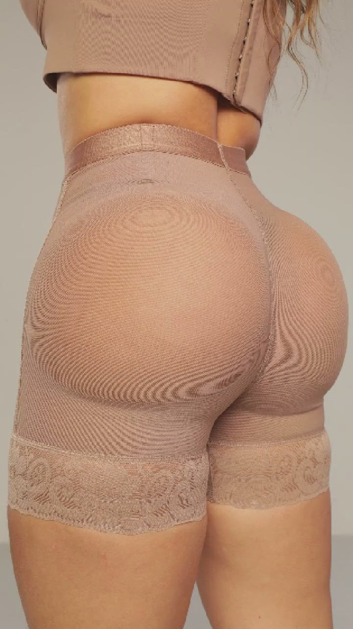 -Panty Ultrainvisible SMI4000 lifting extra natural
- Vista posterior panty con efecto redondeado
- Panty con encaje abdomen control flexible